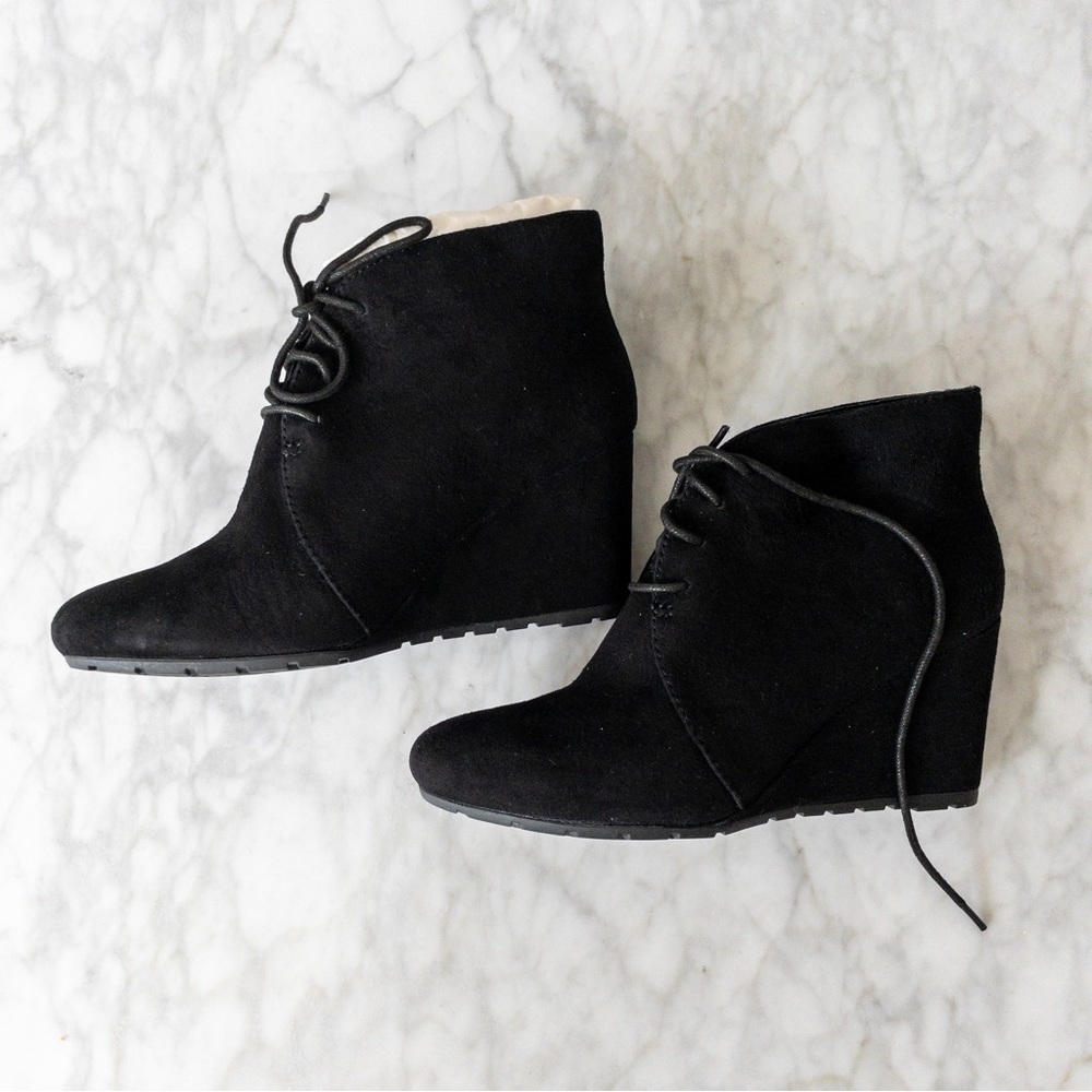 NEW Clarks Rosepoint Dew Black Suede Wedge Heel Ankle Boots, Size 6.5 US Booties